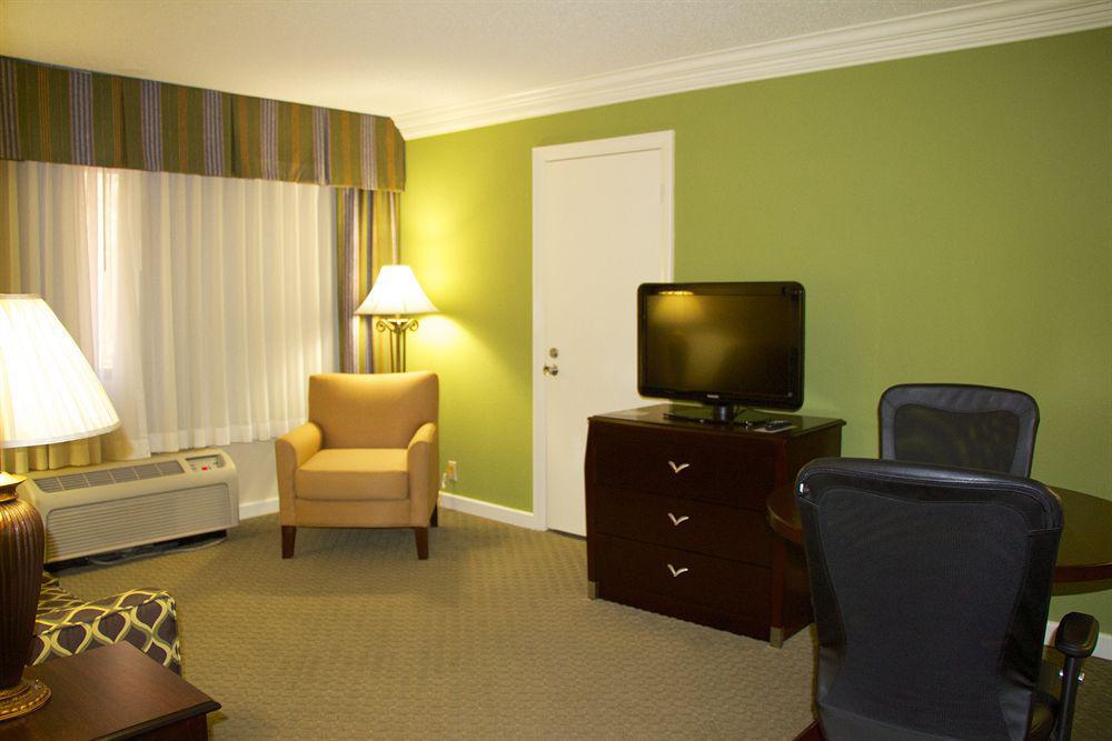 Holiday Inn Express Athens - University Area, An Ihg Hotel Екстер'єр фото